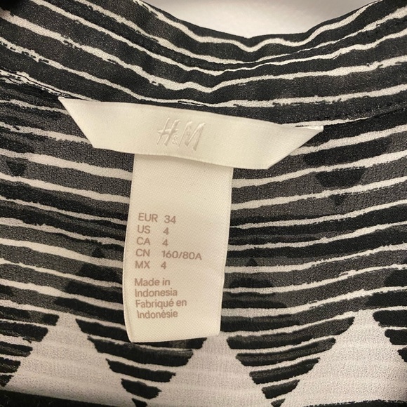 Sleeveless sheer blouse - Picture 3 of 3